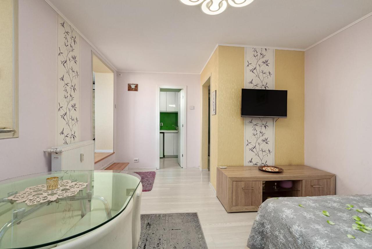 Stone Gate Apartment #1 บูคาเรสต์ ภายนอก รูปภาพ